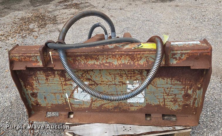 image for item EN8391 Gehl skid steer breaker