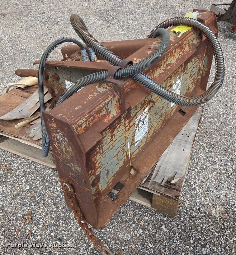 image for item EN8391 Gehl skid steer breaker