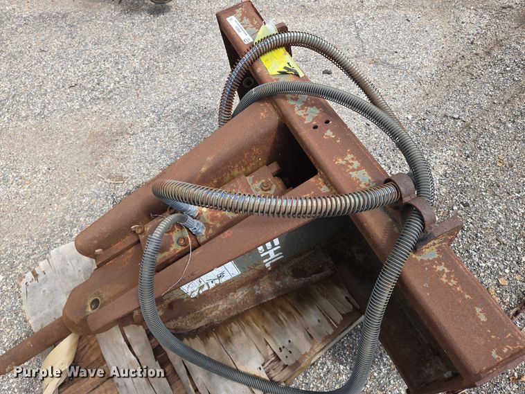 image for item EN8391 Gehl skid steer breaker