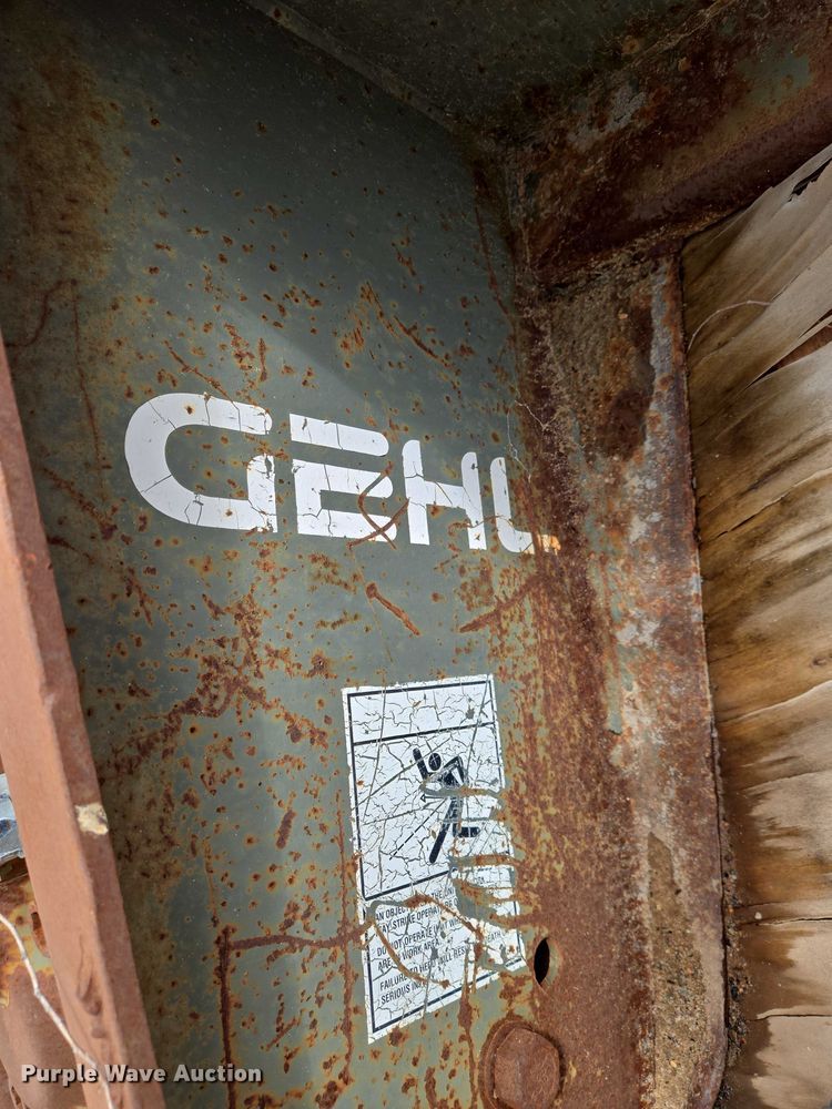 image for item EN8391 Gehl skid steer breaker