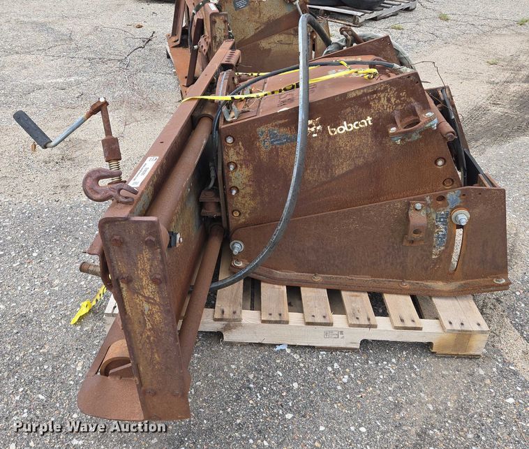 image for item EN8395 Bobcat 16