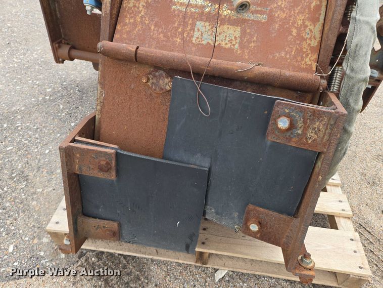 image for item EN8395 Bobcat 16