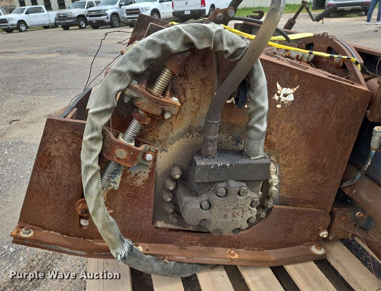 image for item EN8395 Bobcat 16