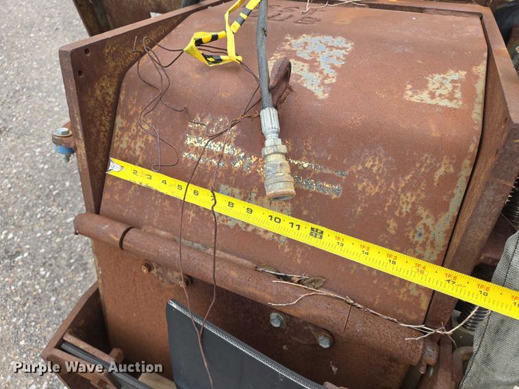 image for item EN8395 Bobcat 16