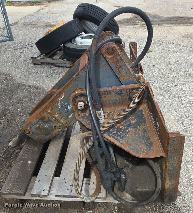 image for item EN8396 Bobcat 35606 skid steer breaker