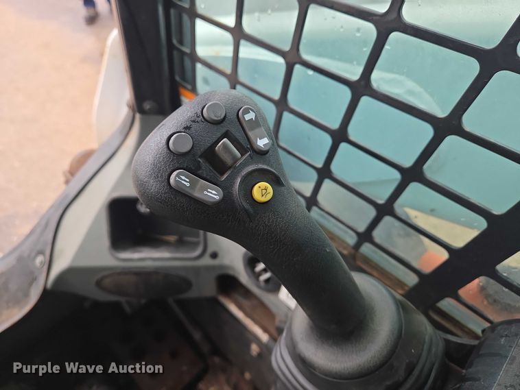 image for item EN8398 2013 Bobcat S770 skid steer loader