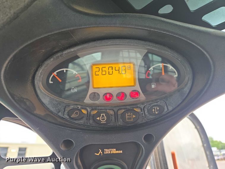 image for item EN8398 2013 Bobcat S770 skid steer loader