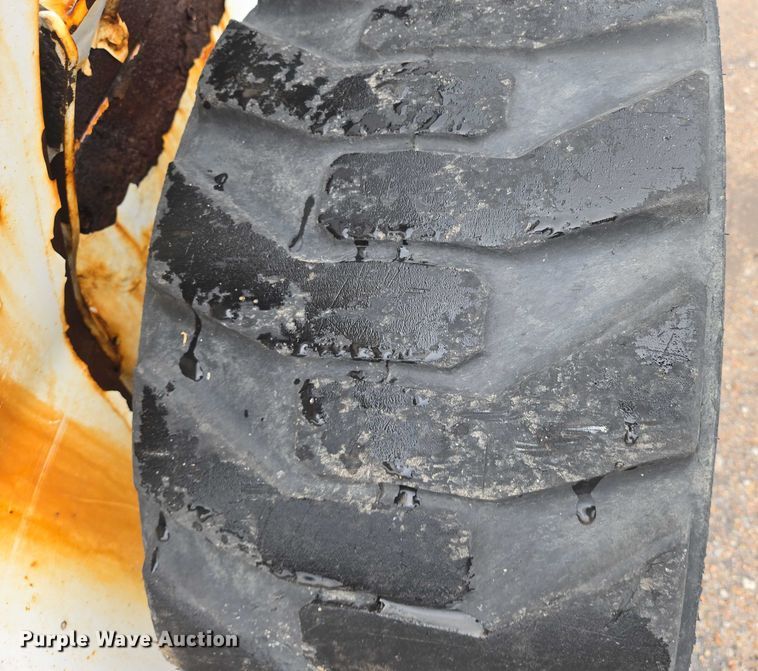 image for item EN8398 2013 Bobcat S770 skid steer loader