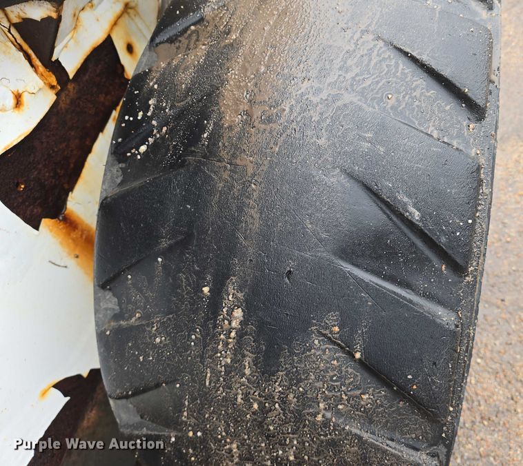 image for item EN8398 2013 Bobcat S770 skid steer loader