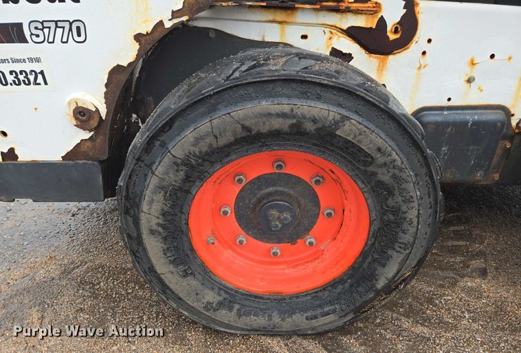 image for item EN8398 2013 Bobcat S770 skid steer loader