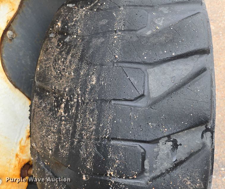 image for item EN8398 2013 Bobcat S770 skid steer loader