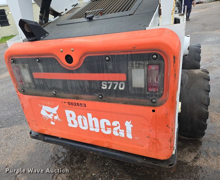 image for item EN8399 2013 Bobcat S770 skid steer loader