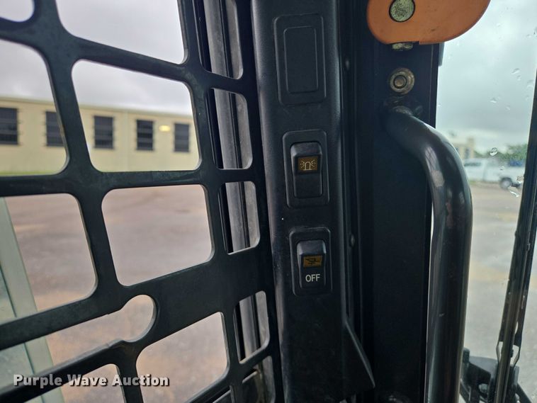 image for item EN8399 2013 Bobcat S770 skid steer loader