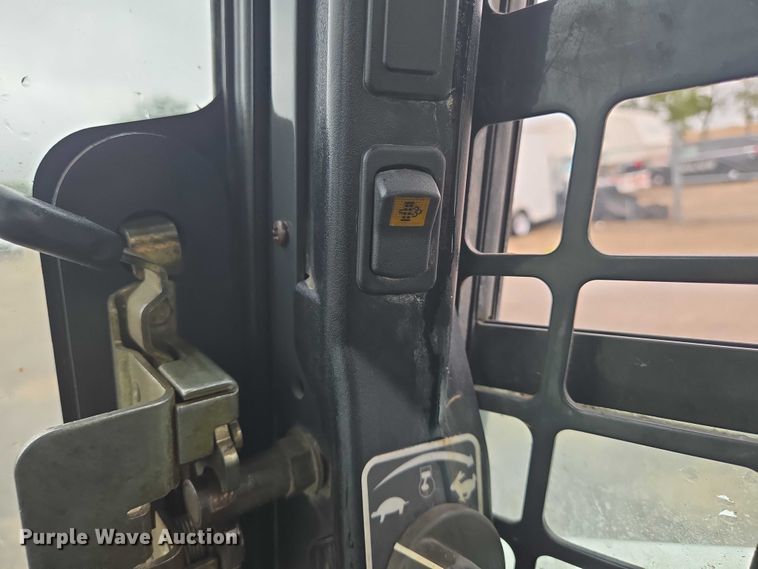 image for item EN8399 2013 Bobcat S770 skid steer loader