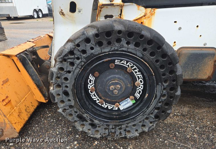 image for item EN8399 2013 Bobcat S770 skid steer loader