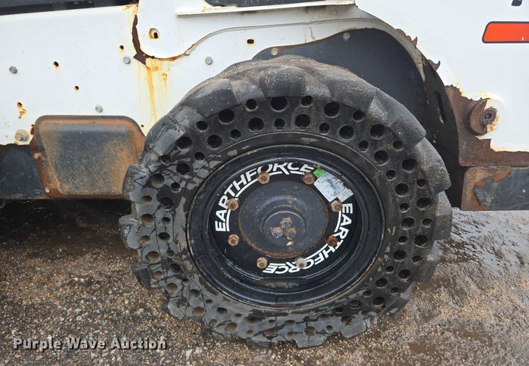 image for item EN8399 2013 Bobcat S770 skid steer loader