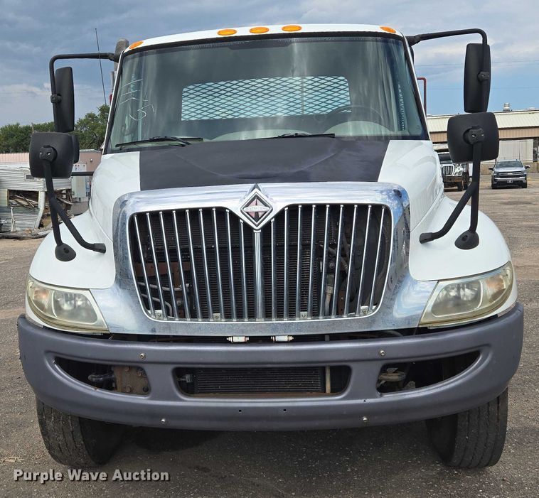 image for item EN8400 2009 International DuraStar 4300 dump flatbed truck