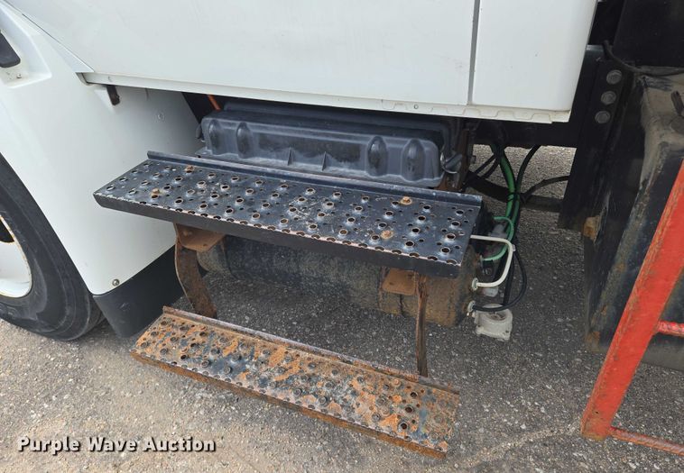 image for item EN8400 2009 International DuraStar 4300 dump flatbed truck