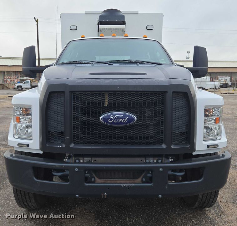 image for item EN8401 2017 Ford F750 utility / service truck
