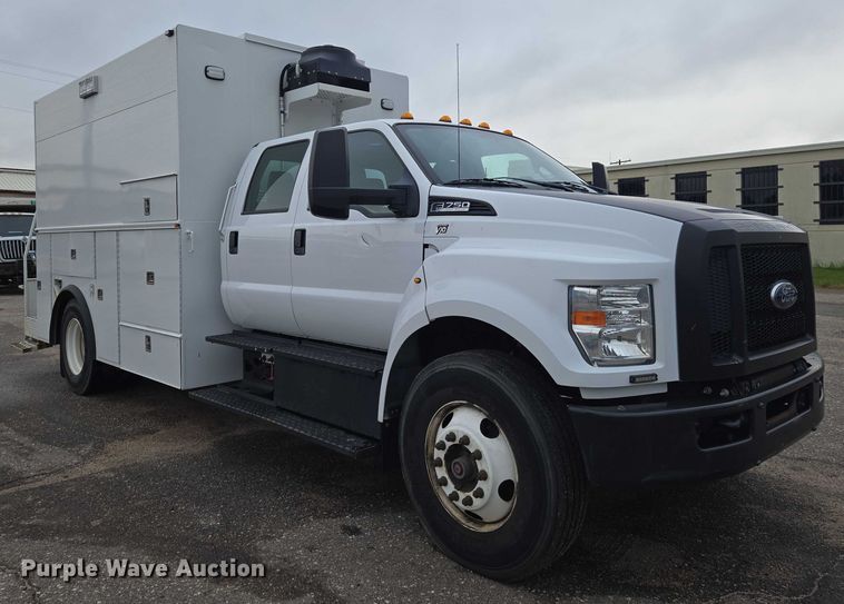 image for item EN8401 2017 Ford F750 utility / service truck