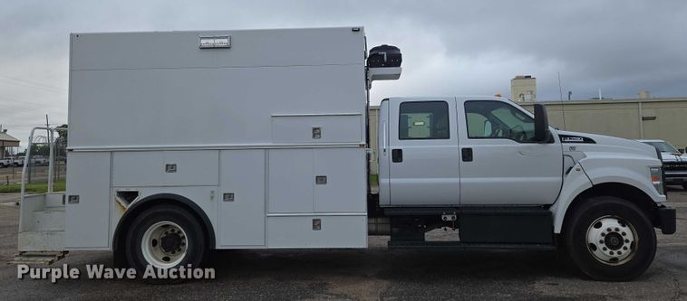 image for item EN8401 2017 Ford F750 utility / service truck