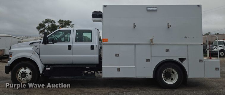 image for item EN8401 2017 Ford F750 utility / service truck