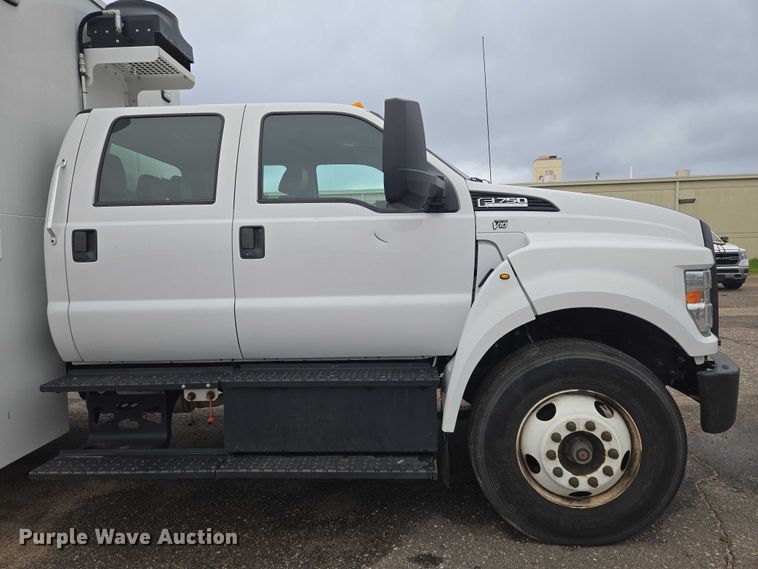 image for item EN8401 2017 Ford F750 utility / service truck