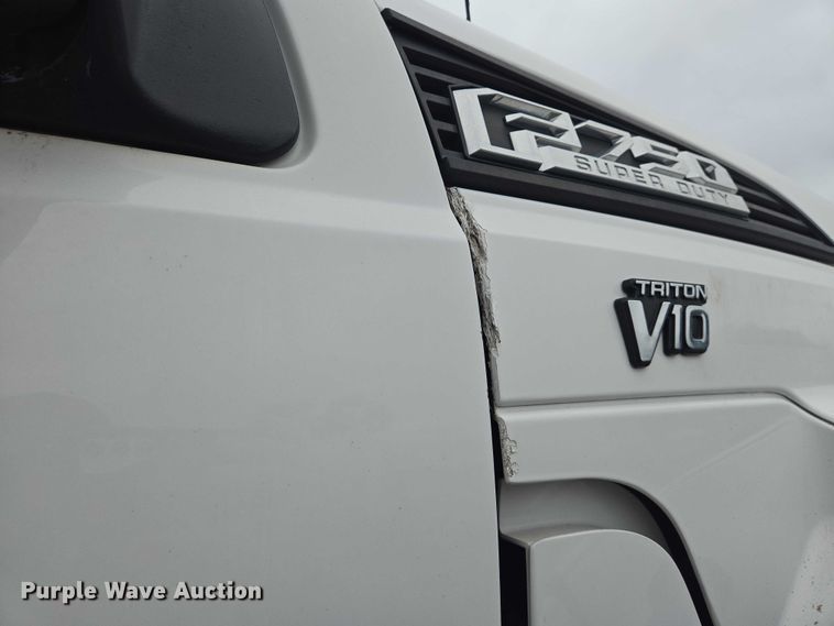 image for item EN8401 2017 Ford F750 utility / service truck