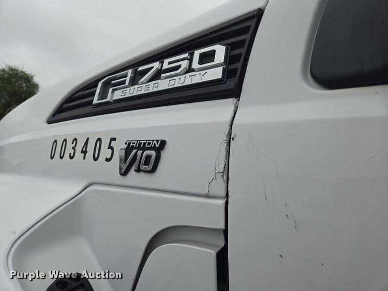 image for item EN8401 2017 Ford F750 utility / service truck