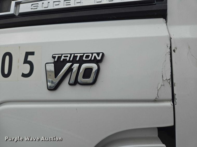 image for item EN8401 2017 Ford F750 utility / service truck