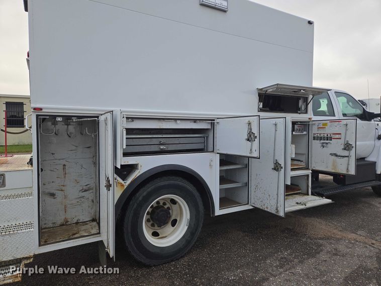 image for item EN8401 2017 Ford F750 utility / service truck