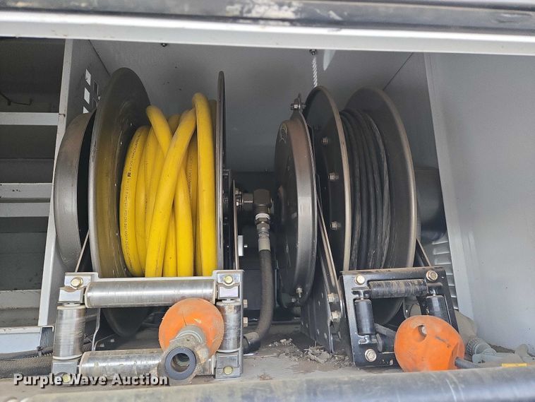 image for item EN8401 2017 Ford F750 utility / service truck