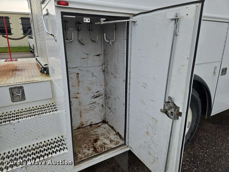 image for item EN8401 2017 Ford F750 utility / service truck