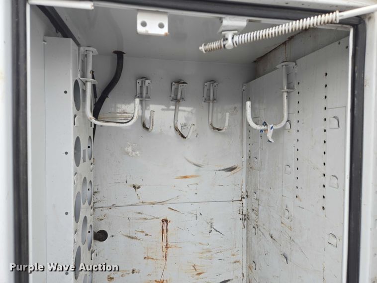 image for item EN8401 2017 Ford F750 utility / service truck