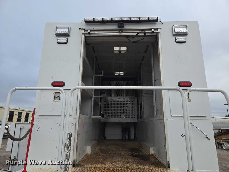 image for item EN8401 2017 Ford F750 utility / service truck