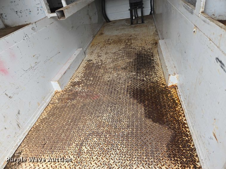 image for item EN8401 2017 Ford F750 utility / service truck