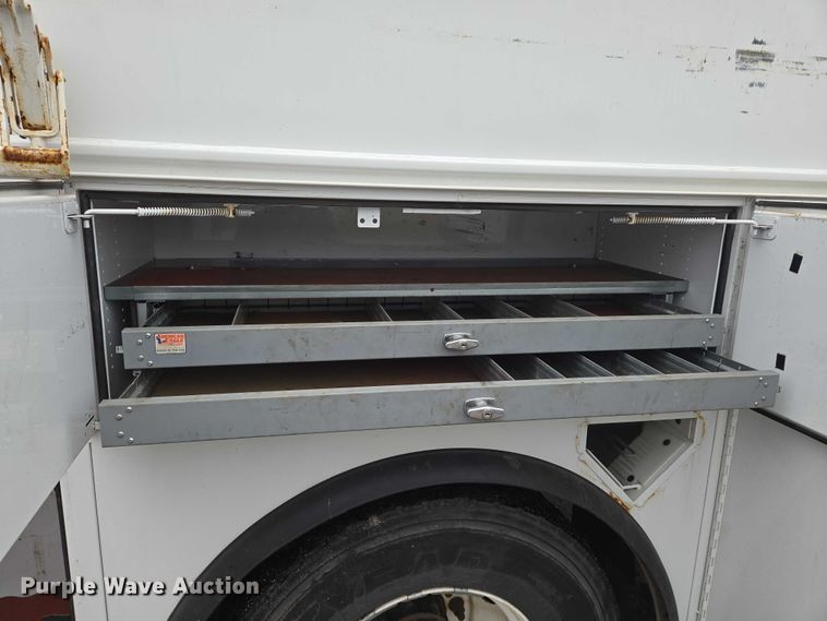 image for item EN8401 2017 Ford F750 utility / service truck