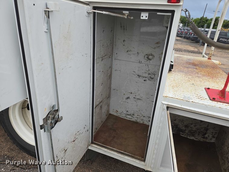 image for item EN8401 2017 Ford F750 utility / service truck