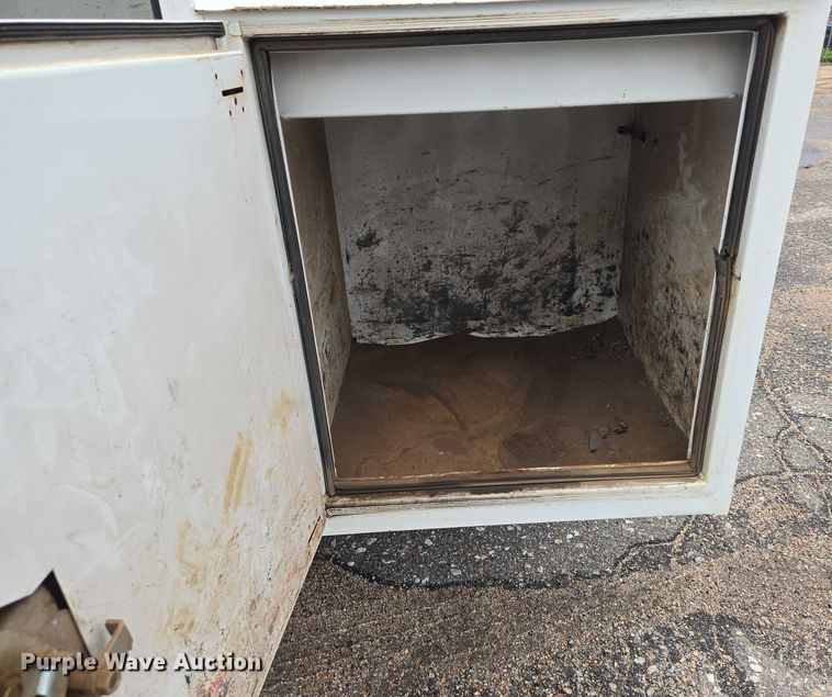 image for item EN8401 2017 Ford F750 utility / service truck