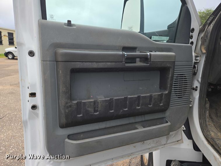 image for item EN8401 2017 Ford F750 utility / service truck