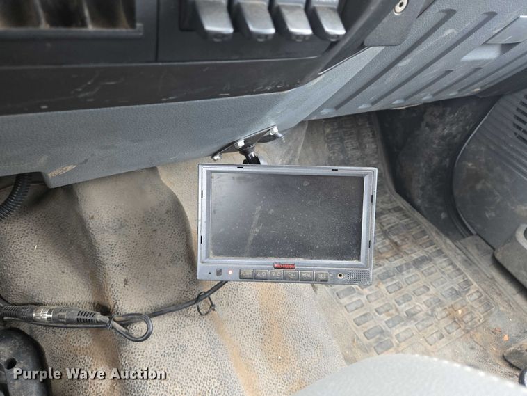 image for item EN8401 2017 Ford F750 utility / service truck