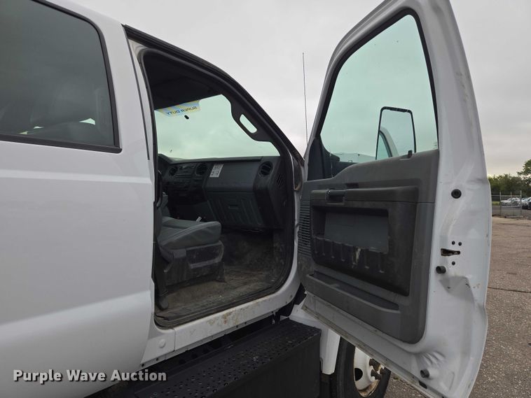 image for item EN8401 2017 Ford F750 utility / service truck