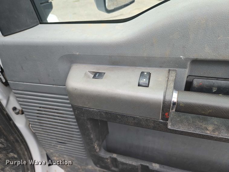 image for item EN8401 2017 Ford F750 utility / service truck