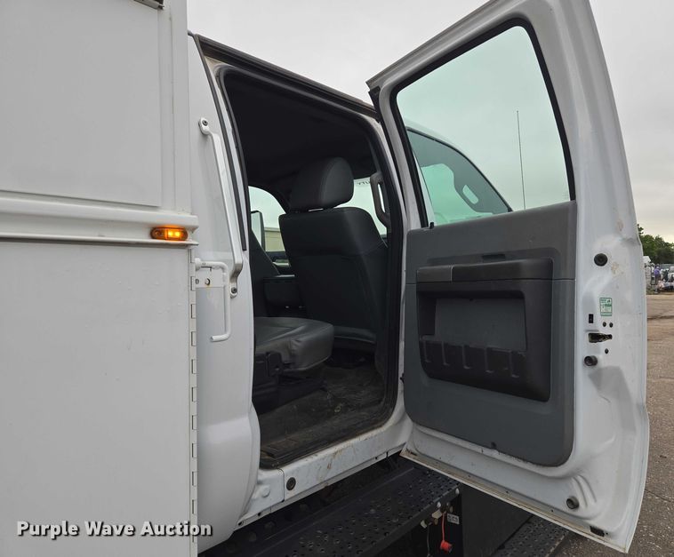 image for item EN8401 2017 Ford F750 utility / service truck