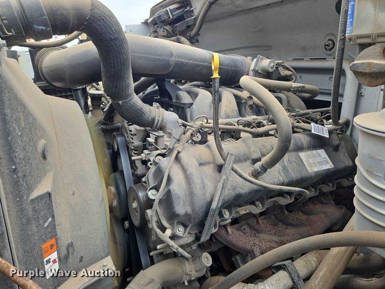 image for item EN8401 2017 Ford F750 utility / service truck