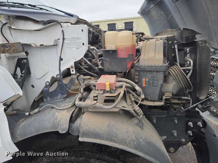 image for item EN8401 2017 Ford F750 utility / service truck