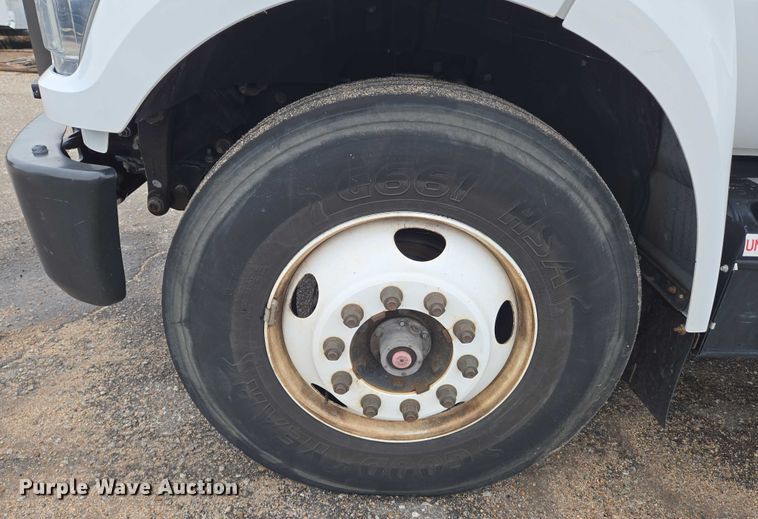 image for item EN8401 2017 Ford F750 utility / service truck