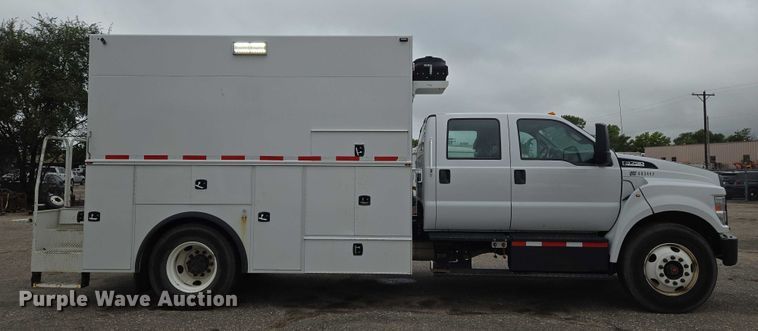 image for item EN8402 2017 Ford F750 utility / service truck