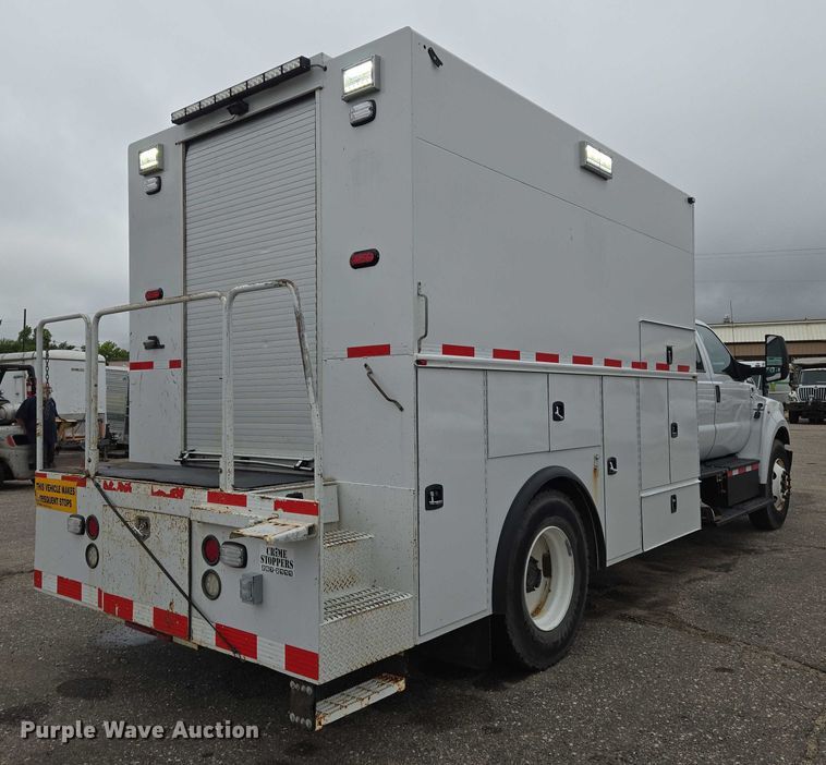 image for item EN8402 2017 Ford F750 utility / service truck