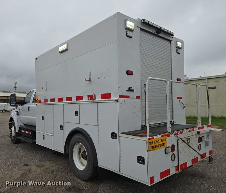 image for item EN8402 2017 Ford F750 utility / service truck